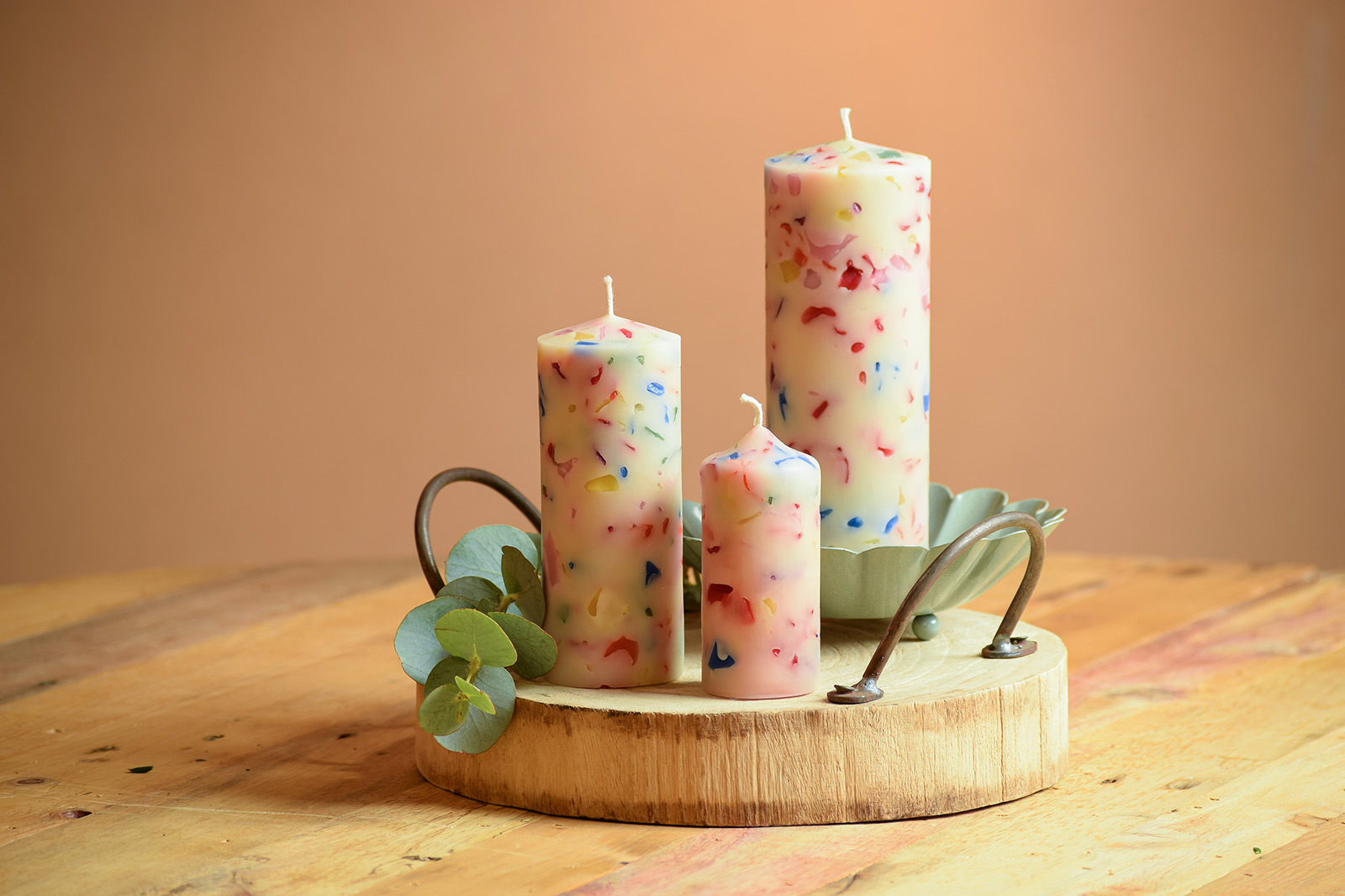 M:\Faktura-Onlineshop\FOTOS RÖSTEREI\Kerzen\Image\Troxler_Kerzen_Koriandoli_Regenbogen.jpg