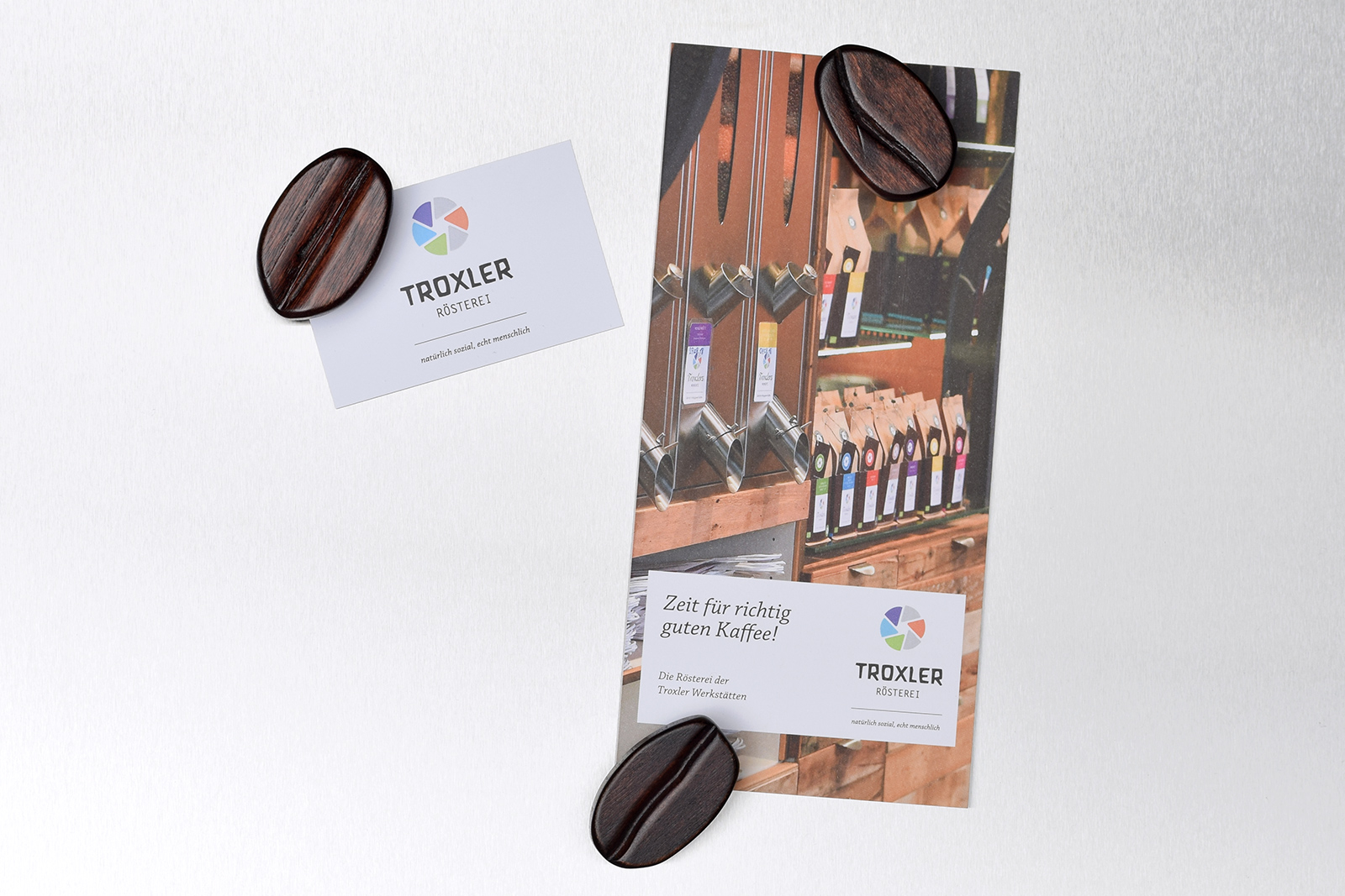 M:\Faktura-Onlineshop\FOTOS RÖSTEREI\Holz-Kaffeebohnen\Ergänzung\Kaffeebohnen_Magnete_1.jpg